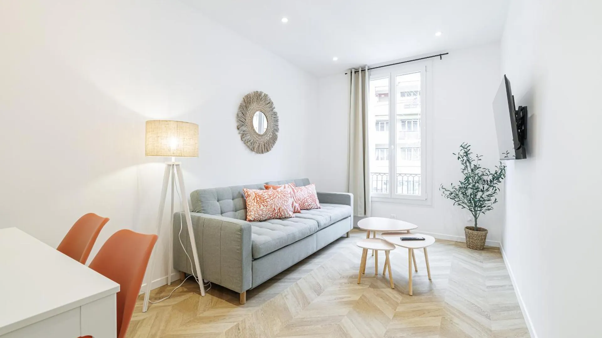 Large & Confort 2 Bdr Renovated Nice