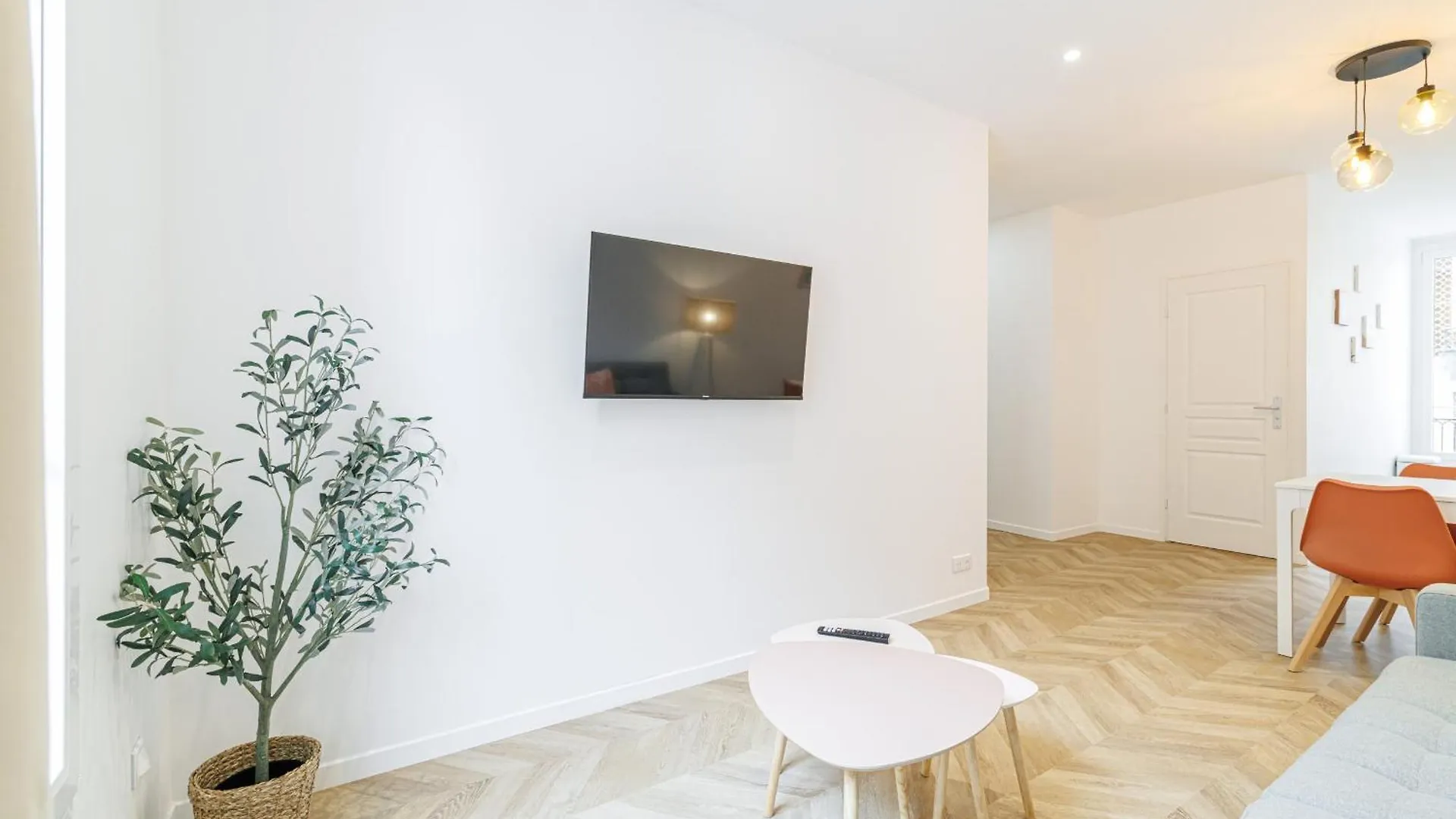 Apartment Large & Confort 2 Bdr Renovated Nice