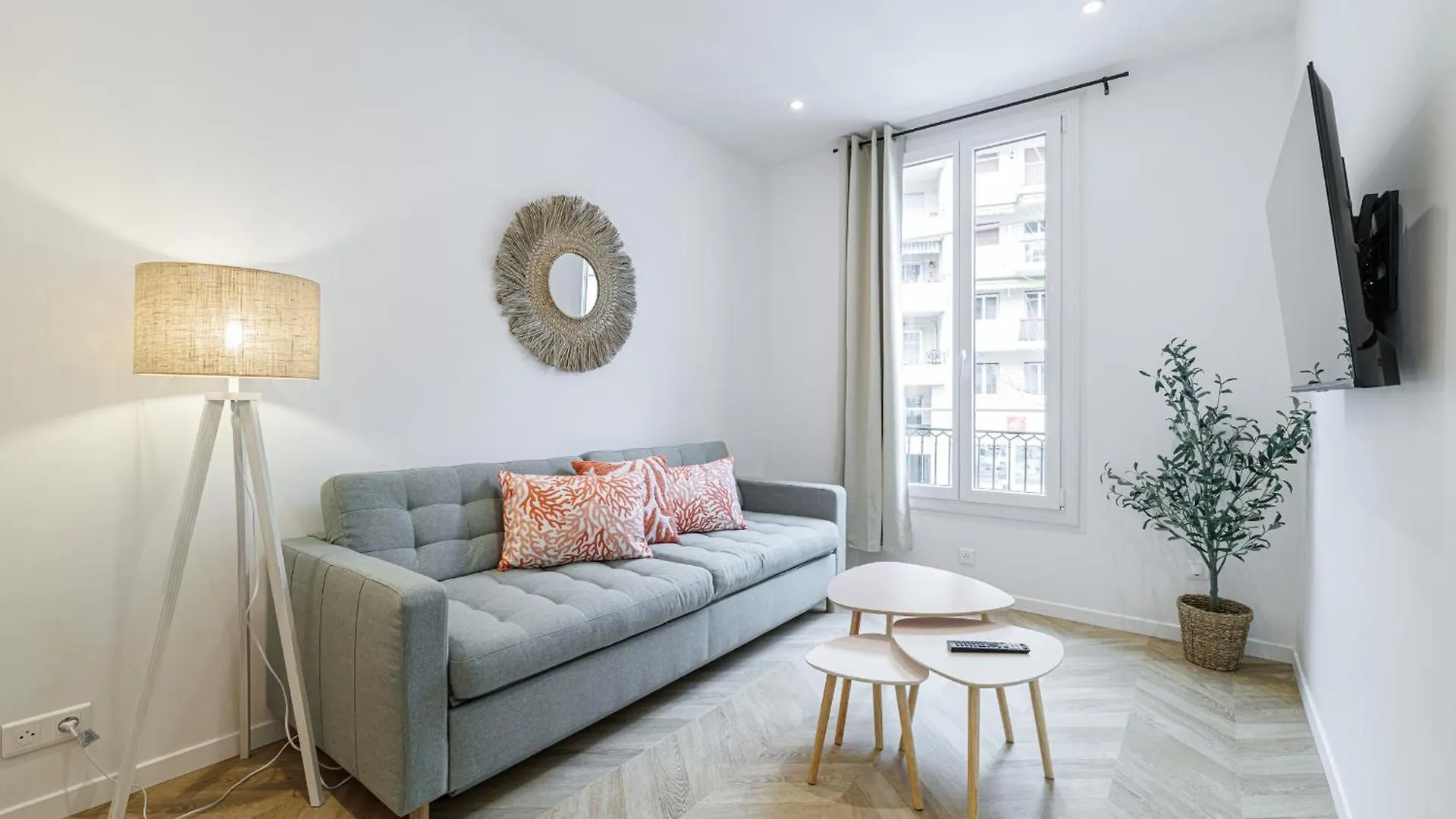 Large & Confort 2 Bdr Renovated Nice